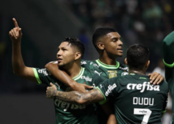 Palmeiras domina o Coritiba em casa