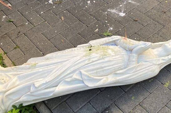 Imagem de Nossa Senhora de Lourdes jogada ao chão na zona oeste de São Paulo