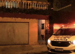 Homem invadiu a casa e esfaqueou a idosa sem motivo aparente
