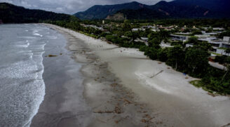 Em São Sebastião, no litoral norte do estado, cidade mais atingida pela tragédia das chuvas de fevereiro, a prefeitura colocou equipes nas ruas para atender quaisquer possíveis ocorrências desde a noite desta segunda
