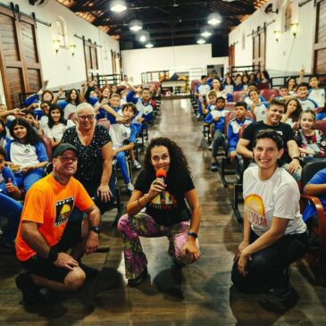 Alunos da EMEF Dr. José Elias Habice Filho e integrantes do projeto cultural Cinesolar
