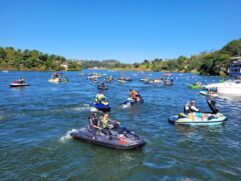 Encontro de Jetski aconteceu na represa Jaguari, em Igaratá