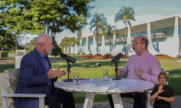 A declaração foi feita durante o seu programa semanal Conversa com o presidente ao lado do jornalista Marcos Uchôa