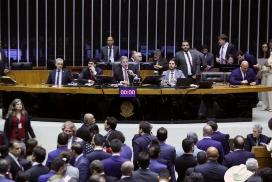 A sessão plenária que aprovou a MP dos ministérios foi comandada por Arthur Lira