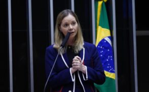 Dani Cunha, filha de Eduardo Cunha, ressaltou que o objetivo da proposta é encerrar a discriminação