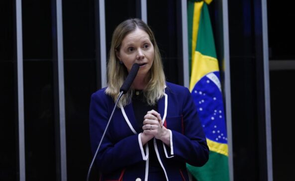 Dani Cunha, filha de Eduardo Cunha, ressaltou que o objetivo da proposta é encerrar a discriminação