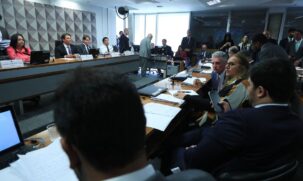 A Comissão Parlamentar Mista de Inquérito (CPMI) é responsável por investigar os atos golpistas de 8 de janeiro