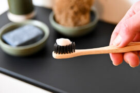 Atualmente no mercado de saúde bucal existe uma infinidades de marcas e tipos de escova e pasta de dentes