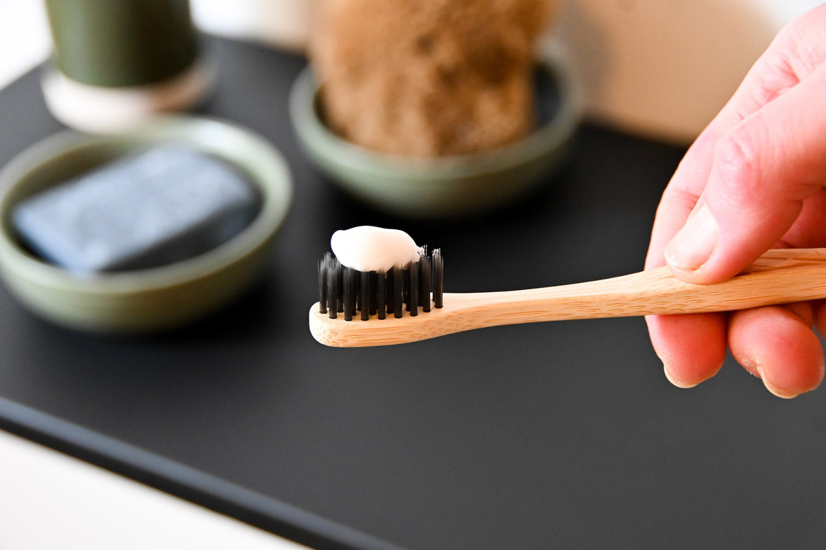 Atualmente no mercado de saúde bucal existe uma infinidades de marcas e tipos de escova e pasta de dentes