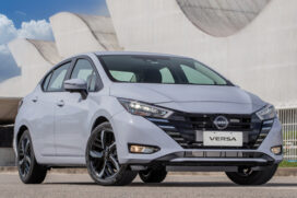 As três versões do novo Versa são equipadas com o motor 1.6 bicombustível de 113 cavalos associado à transmissão tipo CVT com cinco marchas simuladas