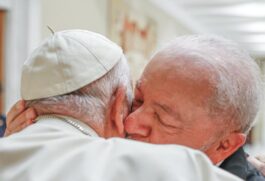 O presidente Luiz Inácio Lula da Silva e o papa Francisco se encontraram