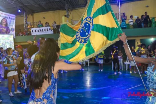 Susana Oliveira madrinha da bateria da Unidos do Peruche