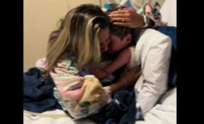 No vídeo postado no TikTok da nutricionista, é possível vê-la chegando no quarto do hospital comovida. Assim que vê o filho, se emociona, e os dois choraram de alegria ao se reecontrarem.