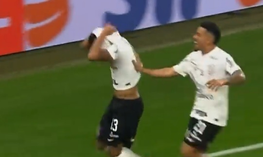Ruan, do Corinthians, celebra o gol contra o Cuiabá