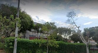 Pai foi agredido após ser confundido com estuprador por observar sua filha de longe ao entrar na escola