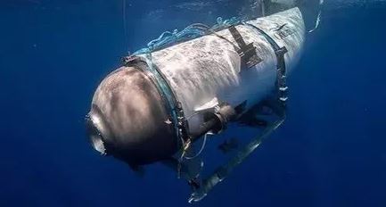 Submarino perdeu contato a 940 metros de profundidade