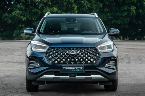 O motor-base das duas versões do Tiggo 5X é o 1.5 Turbo Flex de 150 cavalos de potência e 21,4 kgfm de torque, acoplado ao câmbio tipo CVT com 9 marchas simuladas