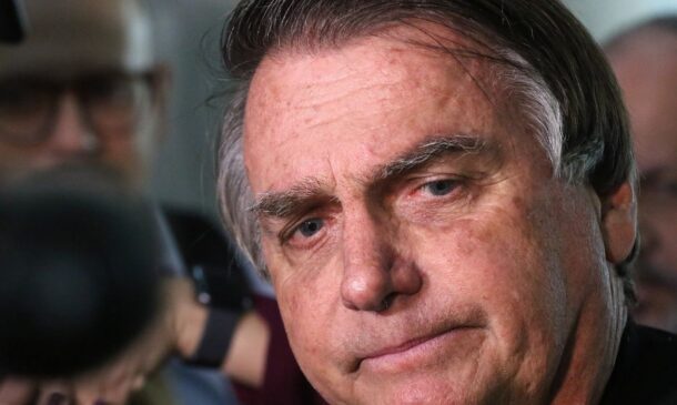 A investigação aponta as digitais de Bolsonaro nos indícios de evasão dos bens públicos para venda e enriquecimento pessoal