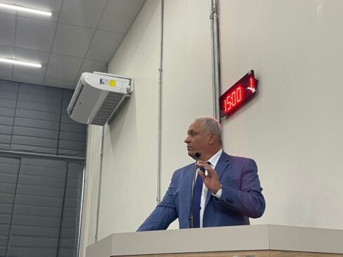 Marcio Maciel ao tomar posse como prefeito de Ubatuba