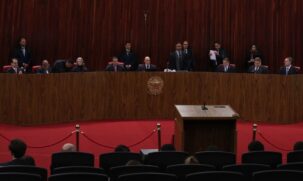 TSE retoma hoje (29) o julgamento que pode levar à inelegibilidade do ex-presidente Jair Bolsonaro por oito anos