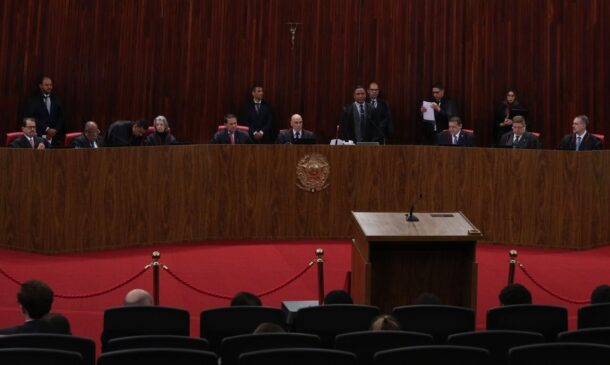TSE retoma hoje (29) o julgamento que pode levar à inelegibilidade do ex-presidente Jair Bolsonaro por oito anos