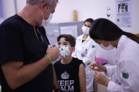Na faixa etária entre 9 e 14 anos, 253,6 mil jovens foram aos postos e 158,9 mil receberam os imunizantes