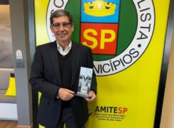 Prefeito de Porto Feliz, Dr. Cássio, recebe o Prêmio Franco Montoro