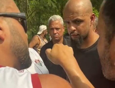 Nesta quinta-feira, torcedores do Fluminense estiveram na entrada do CT do clube, localizado na Barra da Tijuca, para protestar contra a equipe