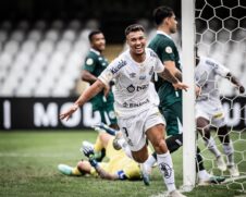 Marcos Leonardo fez dois gols e deu uma assistência contra o Goiás