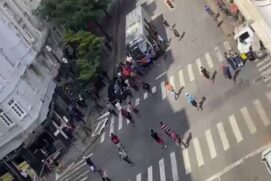 No início da tarde, um grupo de usuários de drogas também ao menos seis ônibus, segundo a SPTrans