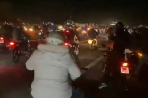 Vários grupos de motociclistas se reuniram por volta das 0h30