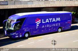 A Latam deixou de oferecer o serviço gratuito de ônibus para o deslocamento de passageiros entre os aeroportos