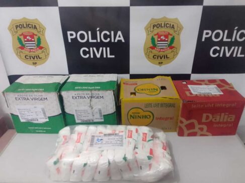 Além dos alimentos, um carro foi apreendido