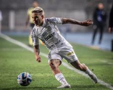 O Peixe oferece o jogador no mercado e não descarta um empréstimo após o ato de indisciplina do camisa 10.