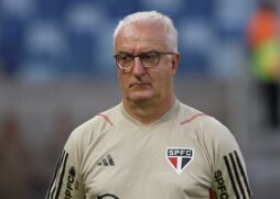 ara tirar Dorival do time do Morumbi, a confederação nacional vai pagar a multa rescisória de seu atual contrato, equivalente a cerca de R$ 4 milhões