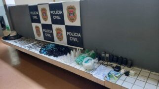 Segundo investigações, no morro havia um esconderijo utilizado por criminosos. 