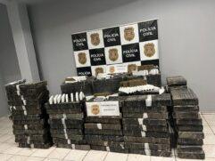 Com os indivíduos presos, o crime foi registrado como tráfico e associação ao comércio de drogas