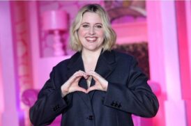 Greta Gerwig é roteirista e diretora responsável pelo filme da Barbie, Lady Bird e Adoráveis Mulheres