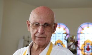 Iniciativa homenageia a mãe do padre e amplia o acesso à leitura na capital
