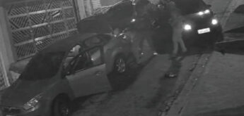Os suspeitos agrediram o homem e efetuaram os disparos contra eles