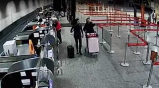 Jeanne Paolini e Kátyna Baía foram presas em uma escala em Frankfurt no dia 5 de março.