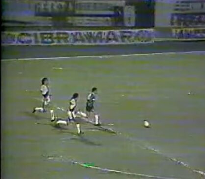 Palhinha no lance do 'gol de nariz' na primeira partida da final do Paulista de 1977