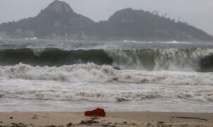 A Defesa Civil também destacou  que as ondas podem chegar a 3 metros de altura