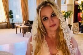 A cantora não tem tido contato com os filhos há mais de um ano e, segundo o site, essa situação não mudará antes da partida dos jovens