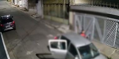Policial reage a assalto