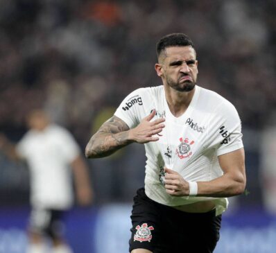Renato Augusto tem contrato com o Corinthians só até dezembro deste ano