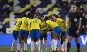 Debinha chegou a empatar o duelo, após a abertura do placar em cabeceio de Le Sommer, mas o Brasil deu liberdade para a zagueira Wendie Renard, de 1,87 m, definir o placar em escanteio