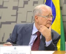 O diplomata Sérgio Amaral (esq) quando sabatinado pela Comissão de Relações Exteriores do Senado