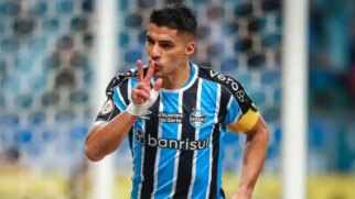 Luis Suárez chegou a 14 gols no Brasileiro, somados aos dois que marcou na Copa do Brasil, ultrapassou a marca de 15 feitos em competições nacionais e ativou seu primeiro marco de bonificação por gols