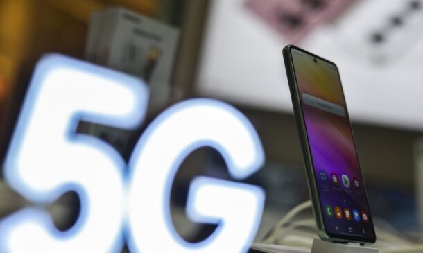 A rede 5G completa um ano de operação no Brasil nesta quinta-feira (6)